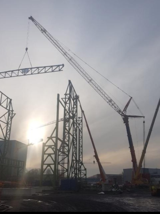 Mobilkran mit riesigem Ausleger