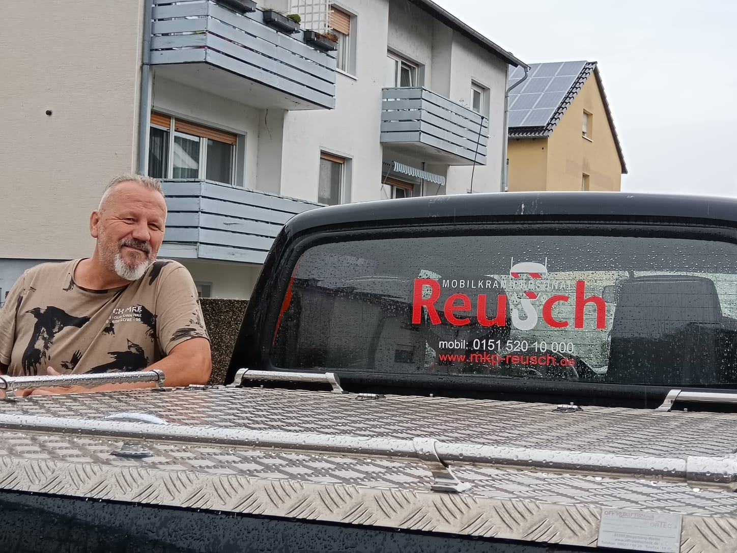 Dieter Reusch am Auto